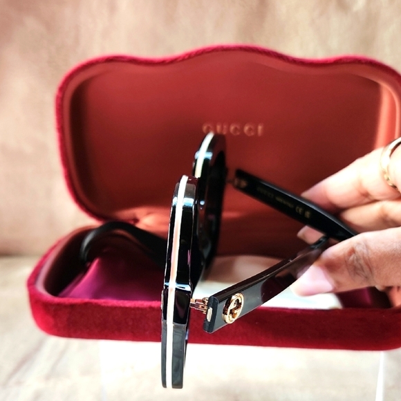 Gucci Black Sunglasses With an Elegant White Trim - Picture 2 of 5